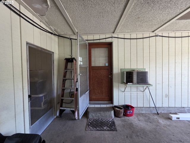 4545 RIDENOUR St, Roseburg, OR 97470