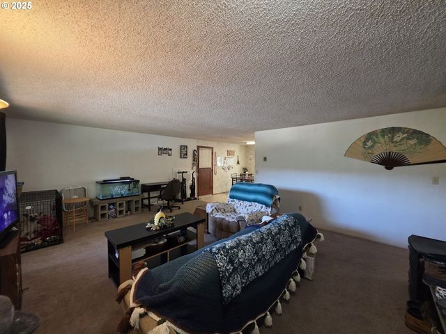 4545 RIDENOUR St, Roseburg, OR 97470