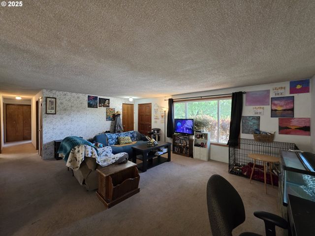 4545 RIDENOUR St, Roseburg, OR 97470
