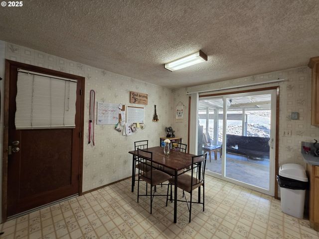 4545 RIDENOUR St, Roseburg, OR 97470