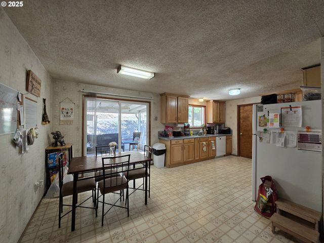 4545 RIDENOUR St, Roseburg, OR 97470