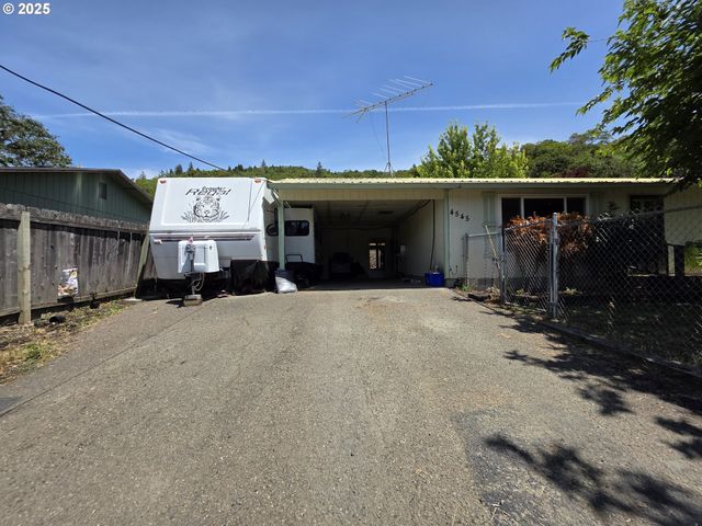 4545 RIDENOUR St, Roseburg, OR 97470