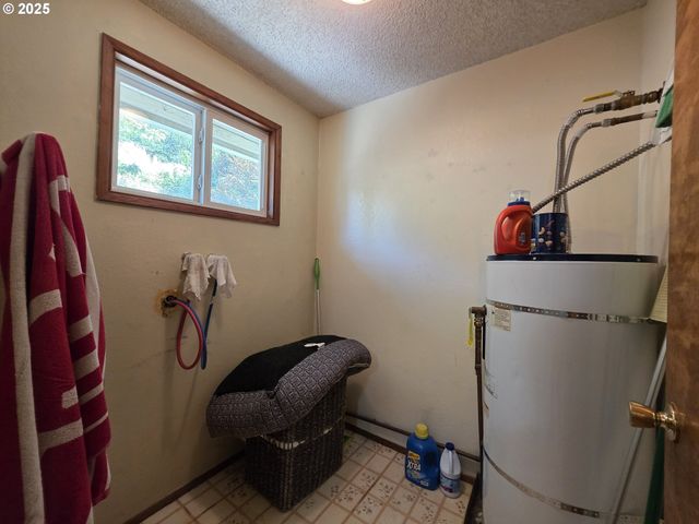 4545 RIDENOUR St, Roseburg, OR 97470