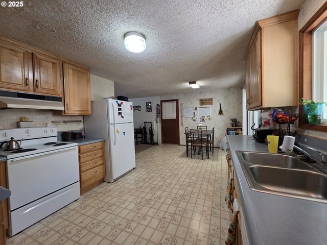 4545 RIDENOUR St, Roseburg, OR 97470