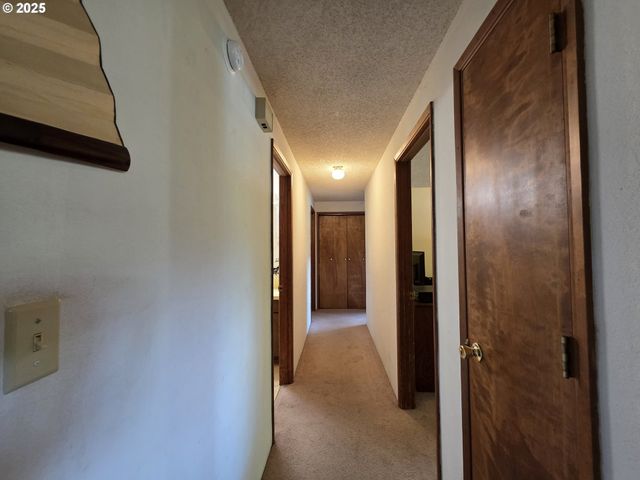 4545 RIDENOUR St, Roseburg, OR 97470