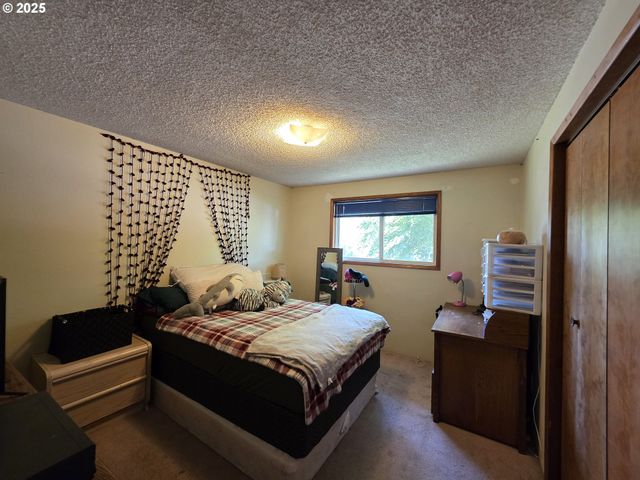 4545 RIDENOUR St, Roseburg, OR 97470