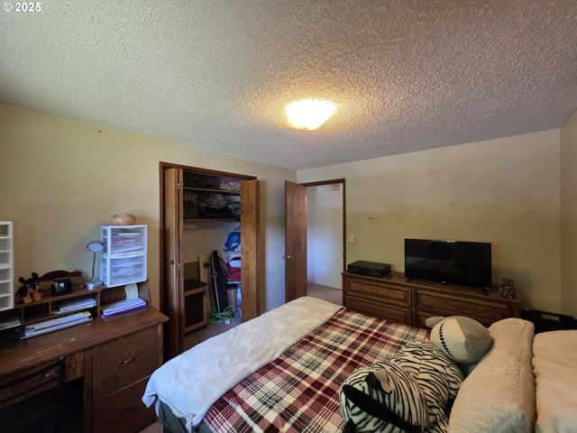 4545 RIDENOUR St, Roseburg, OR 97470