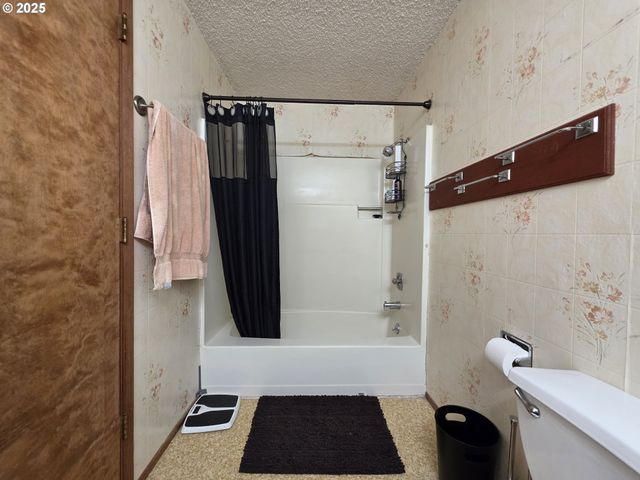 4545 RIDENOUR St, Roseburg, OR 97470
