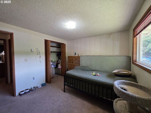 4545 RIDENOUR St, Roseburg, OR 97470