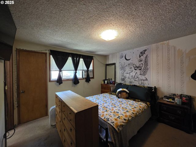 4545 RIDENOUR St, Roseburg, OR 97470