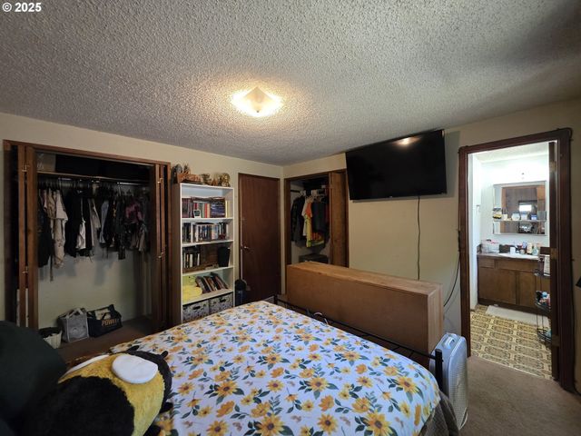 4545 RIDENOUR St, Roseburg, OR 97470