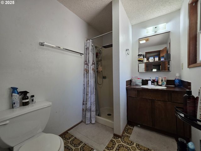 4545 RIDENOUR St, Roseburg, OR 97470