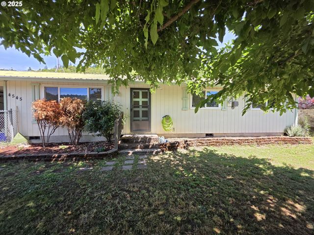 4545 RIDENOUR St, Roseburg, OR 97470