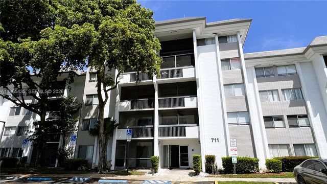 711 N Pine Island Rd 211, Plantation, FL 33324