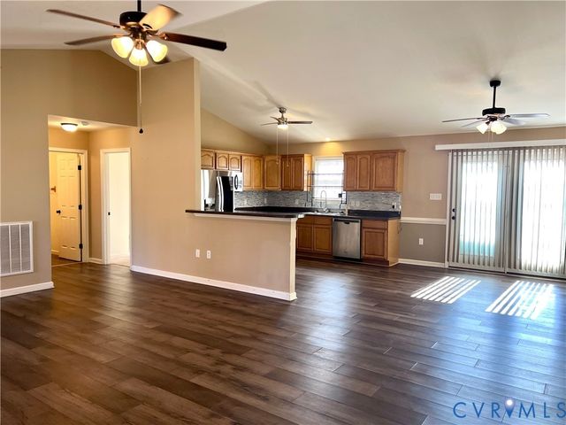 5022 Abilene Rd, Farmville, VA 23901