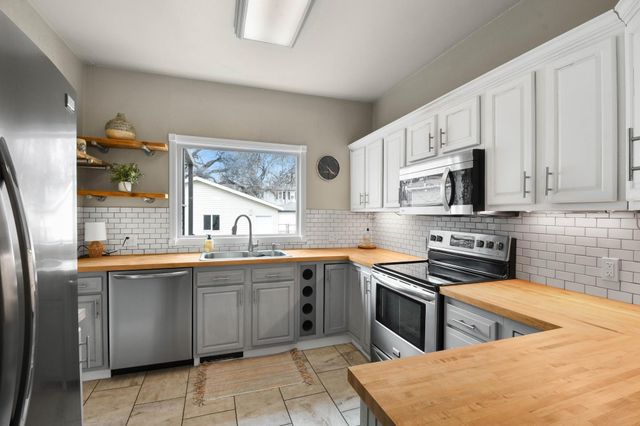 451 16th Avenue S, Fargo, ND 58103