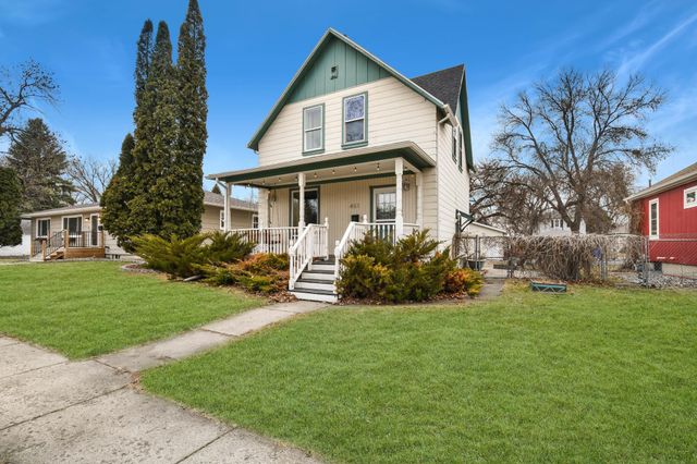 451 16th Avenue S, Fargo, ND 58103