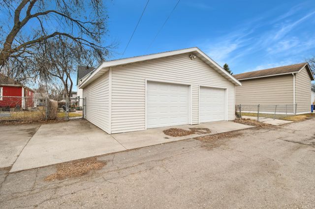 451 16th Avenue S, Fargo, ND 58103