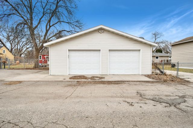 451 16th Avenue S, Fargo, ND 58103