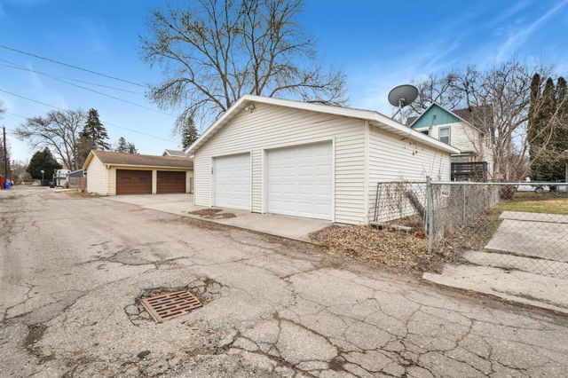 451 16th Avenue S, Fargo, ND 58103