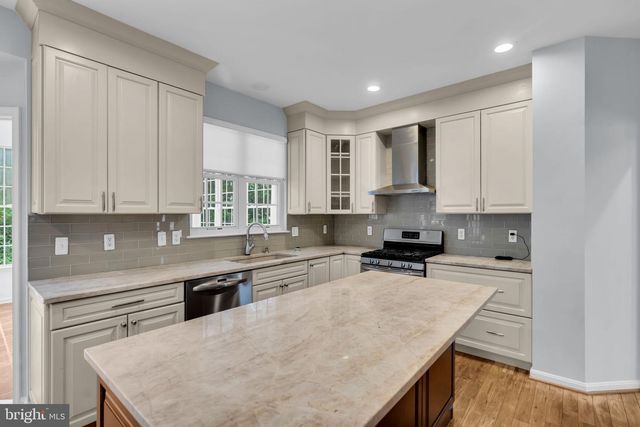 43553 DEMPSEY LN, Chantilly, VA 20152