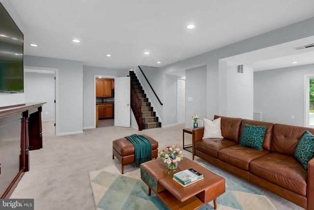 43553 DEMPSEY LN, Chantilly, VA 20152