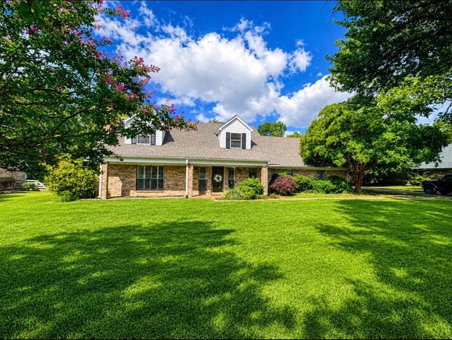 2202 Carriage Estates Road, Sherman, TX 75092