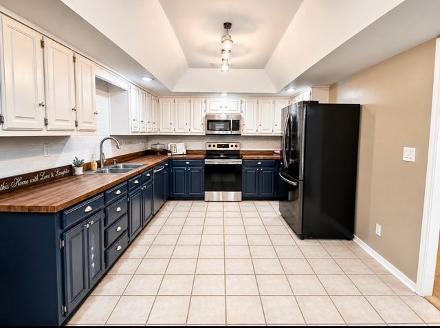 2202 Carriage Estates Road, Sherman, TX 75092