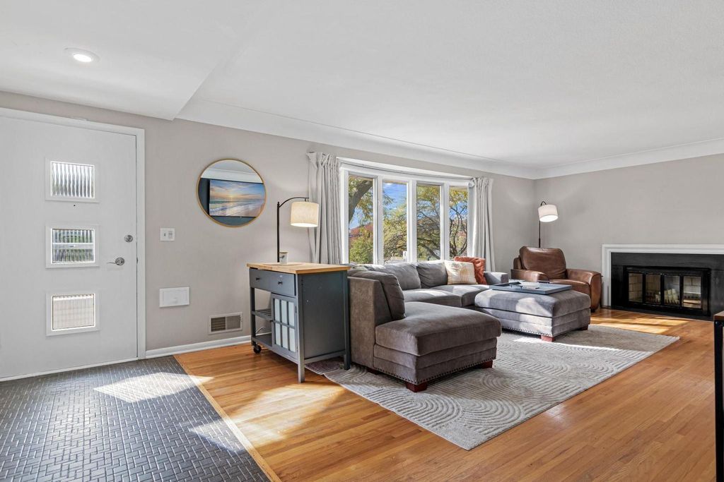 5024 W 70th Street, Edina, MN 55439 — photo 2