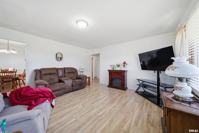 2841 ALLENTOWN Road, Pekin, IL 61554