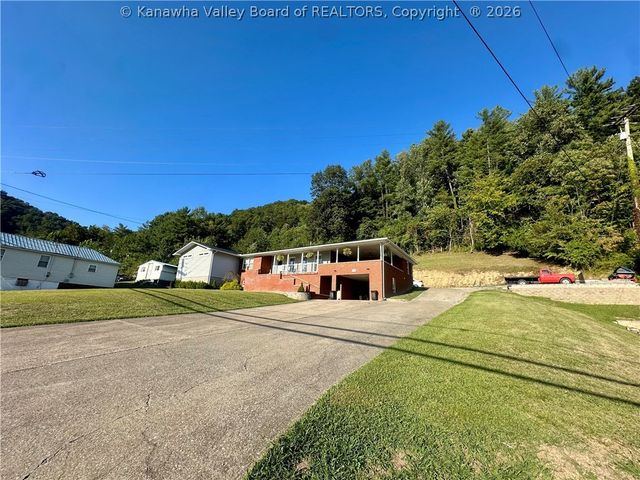 894 Main Street, Chapmanville, WV 25508