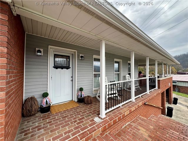 894 Main Street, Chapmanville, WV 25508