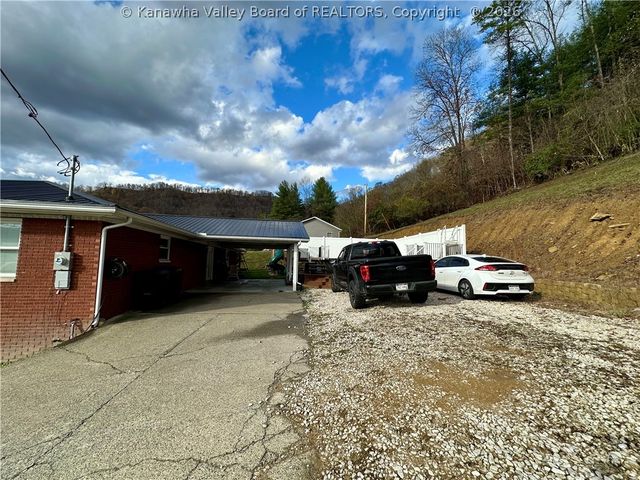 894 Main Street, Chapmanville, WV 25508