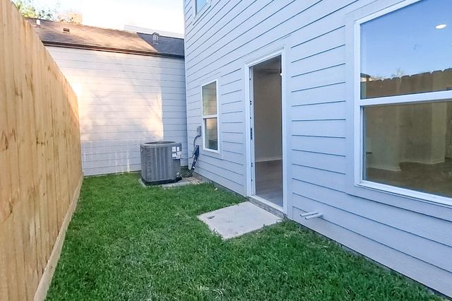 2832 Mansfield Street, Houston, TX 77091