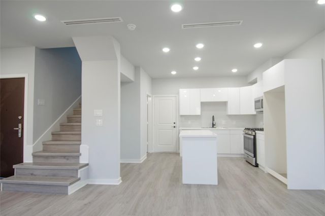 2832 Mansfield Street, Houston, TX 77091