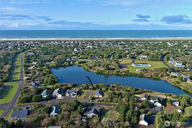 957 Cascade Avenue SW, Ocean Shores, WA 98569