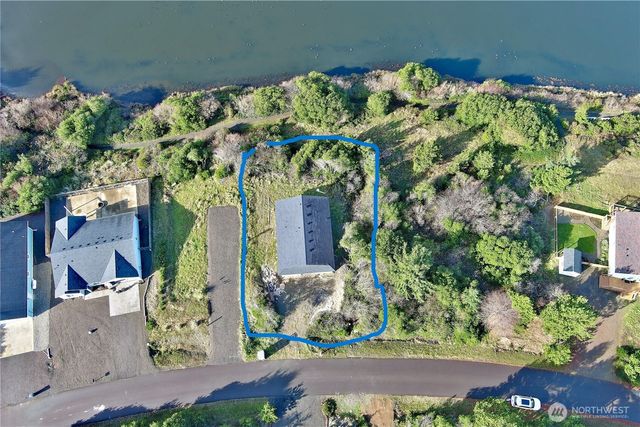 957 Cascade Avenue SW, Ocean Shores, WA 98569