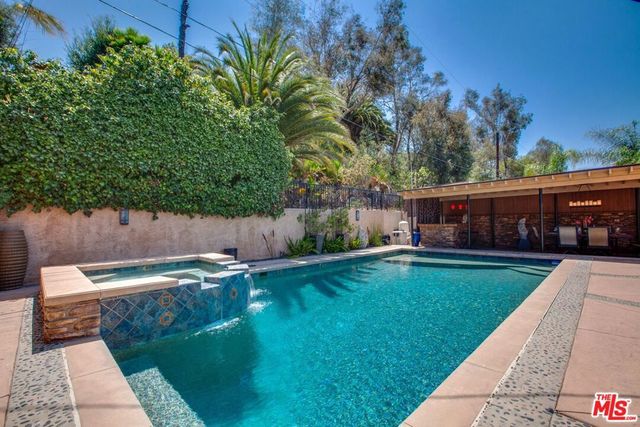 7724 Shady Cove Avenue, Burbank, CA 91504
