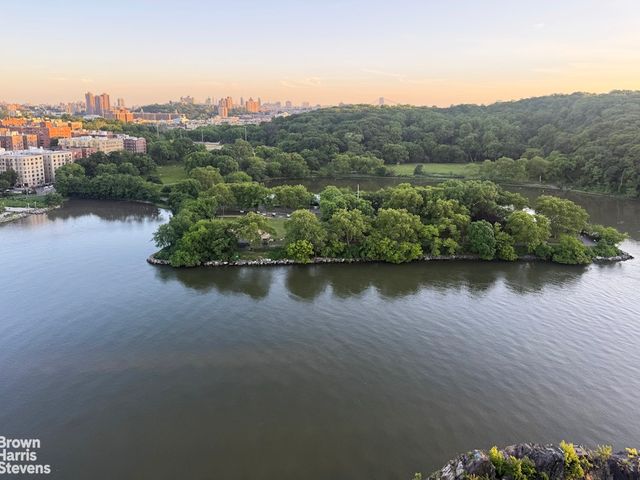 2400 Johnson Ave Apt 1K, New York City, NY 10463