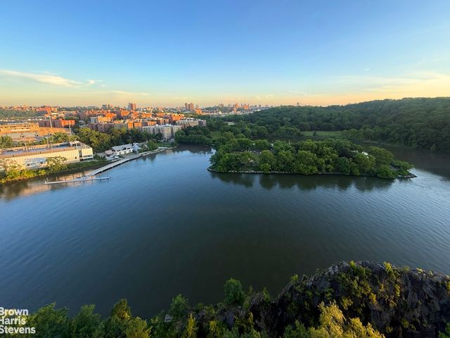 2400 Johnson Ave Apt 1K, New York City, NY 10463