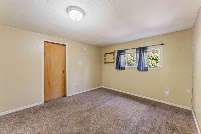 15 Black Oak Drive, Shady Cove, OR 97539