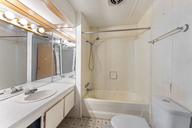 15 Black Oak Drive, Shady Cove, OR 97539