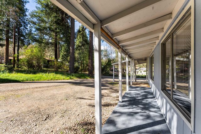 15 Black Oak Drive, Shady Cove, OR 97539