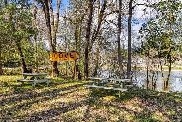 15 Black Oak Drive, Shady Cove, OR 97539