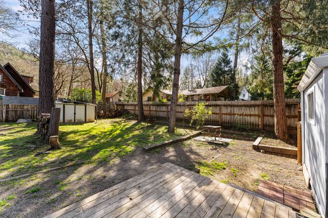 15 Black Oak Drive, Shady Cove, OR 97539