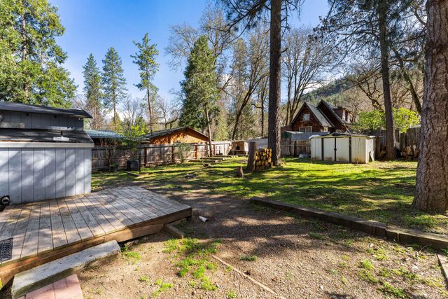 15 Black Oak Drive, Shady Cove, OR 97539