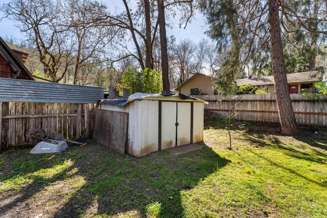 15 Black Oak Drive, Shady Cove, OR 97539