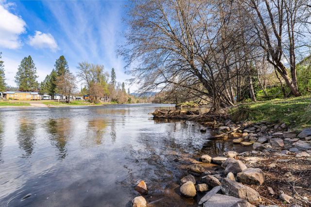 15 Black Oak Drive, Shady Cove, OR 97539