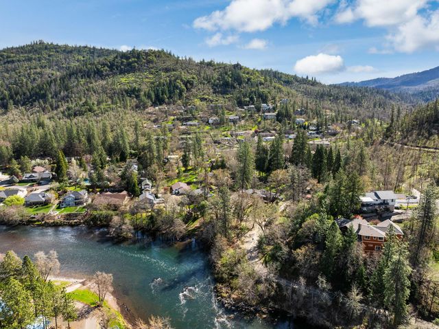 15 Black Oak Drive, Shady Cove, OR 97539