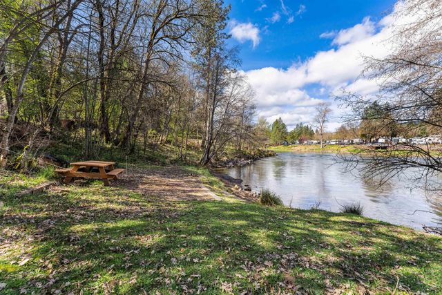 15 Black Oak Drive, Shady Cove, OR 97539